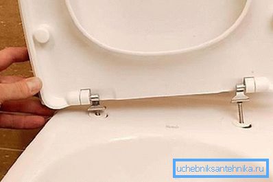 Niemożliwe jest zamocowanie pokrywy toalety bez wyposażenia o wysokiej jakości. Niemożliwe jest zamocowanie pokrywy toalety bez wyposażenia o wysokiej jakości.