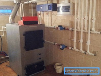 Większość nowoczesnych kotłów opalanych drewnem wymaga połączenia elektrycznego. Większość nowoczesnych kotłów opalanych drewnem wymaga połączenia elektrycznego.