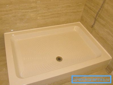 Miska 120x90, zainstalowana na podeście. Miska 120x90, zainstalowana na podeście.