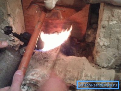 Demontaż starych ścieków żeliwnych Demontaż starych ścieków żeliwnych