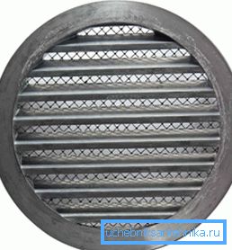 Do podłogi lepiej jest używać metalowych kratek z siatkami. Do podłogi lepiej jest używać metalowych kratek z siatkami.