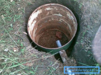 Drenaż do odprowadzenia wody pod prysznicem w miejscu na terenie kraju