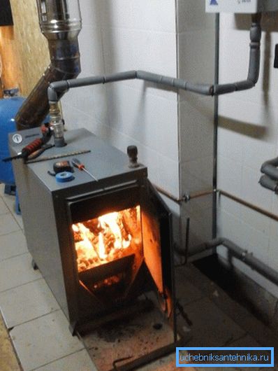 Drewno opałowe jest najstarszym, ale nadal bardzo popularnym źródłem energii. Drewno opałowe jest najstarszym, ale nadal bardzo popularnym źródłem energii.