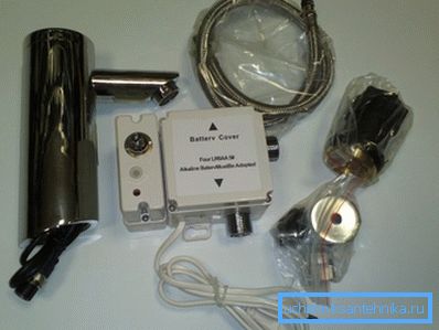 Część elektroniczna znajduje się wewnątrz zasilacza. Część elektroniczna znajduje się wewnątrz zasilacza.