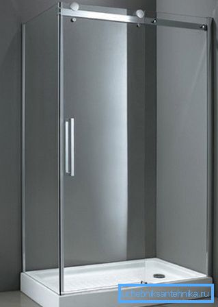 Jeśli w małych kabinach używać przezroczystego materiału do tworzenia ogrodzeń, wówczas wizualnie będą się wydawały szersze, a to rozwiązanie jest odpowiednie również dla osób cierpiących na klaustrofobię. Jeśli w małych kabinach używać przezroczystego materiału do tworzenia ogrodzeń, wówczas wizualnie będą się wydawały szersze, a to rozwiązanie jest odpowiednie również dla osób cierpiących na klaustrofobię.