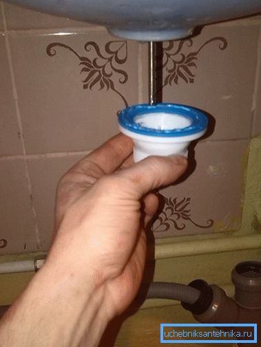 Mocowanie kratki spustowej