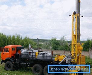 Zdjęcia maszyny wiertniczej na podstawie samochodu KAMAZ Zdjęcia maszyny wiertniczej na podstawie samochodu KAMAZ