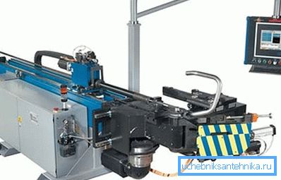 Zdjęcie giętarki trzpieniowej z kontrolą programu Zdjęcie giętarki trzpieniowej z kontrolą programu