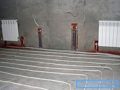 Zdjęcie systemu ogrzewania podłogowego z rur metalowych