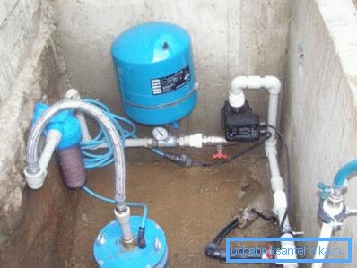 Hydroakumulator i wyposażenie kontrolne w kabinie Hydroakumulator i wyposażenie kontrolne w kabinie