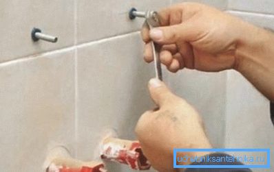 Instrukcja zakłada stosowanie minimalnej liczby elementów złącznych do montażu zawiasowego zlewu z polipropylenu. Instrukcja zakłada stosowanie minimalnej liczby elementów złącznych do montażu zawiasowego zlewu z polipropylenu.
