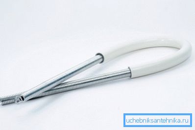 Używanie specjalnej sprężyny do produkcji części promieniowych. Używanie specjalnej sprężyny do produkcji części promieniowych.