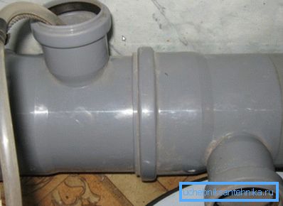 Gorącą wodę używamy do ogrzania plastikowego drenażu Gorącą wodę używamy do ogrzania plastikowego drenażu