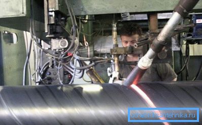 Produkcja wyrobów ze skręconym szwem jest również dość popularna, ale ostatnio porzucili tę technologię ze względu na nieopłacalną produkcję. Produkcja wyrobów ze skręconym szwem jest również dość popularna, ale ostatnio porzucili tę technologię ze względu na nieopłacalną produkcję.