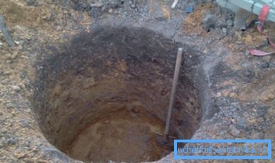 Wykonanie otworu na instalację kesonu z betonowych pierścieni. Wykonanie otworu na instalację kesonu z betonowych pierścieni.