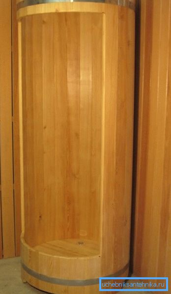 Modrzewowe kabiny są odporne na wilgoć, dlatego ten materiał jest tak popularny w produkcji kabin prysznicowych Modrzewowe kabiny są odporne na wilgoć, dlatego ten materiał jest tak popularny w produkcji kabin prysznicowych