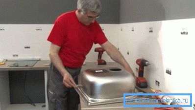 Wysokiej jakości instalacja mycia w kuchni własnymi rękami