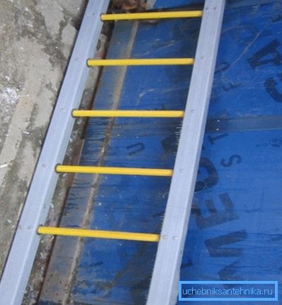 Schody kanalizacyjne i spustowe wykonane z włókna szklanego Schody kanalizacyjne i spustowe wykonane z włókna szklanego