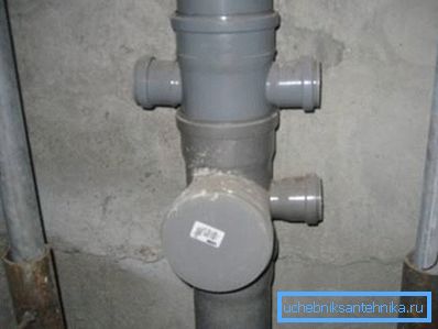 Plastikowa linia kanalizacyjna