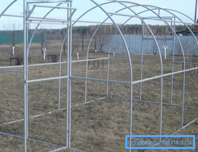 Rama do produkcji szklarni lub szklarni wykonanych z aluminium będzie trwać znacznie dłużej niż produkt z metalu żelaznego Rama do produkcji szklarni lub szklarni wykonanych z aluminium będzie trwać znacznie dłużej niż produkt z metalu żelaznego