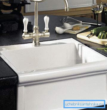 Zlewozmywaki ceramiczne idealnie pasują do klasycznych wnętrz Zlewozmywaki ceramiczne idealnie pasują do klasycznych wnętrz