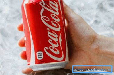Cola jest w stanie poradzić sobie z brązową patyną w toalecie Cola jest w stanie poradzić sobie z brązową patyną w toalecie