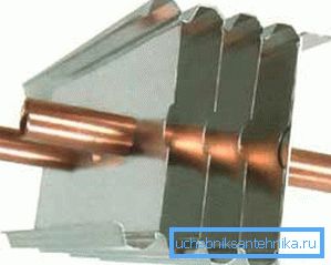 Połączenie miedzianych rurek i aluminiowych płytek Połączenie miedzianych rurek i aluminiowych płytek
