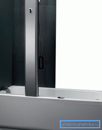 Połączony prysznic 180 na 80 łączy kąpiel i prysznic w jednym projekcie Połączony prysznic 180 na 80 łączy kąpiel i prysznic w jednym projekcie