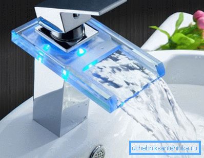 Żuraw - wodospad zlewowy: oryginalny, ale niepraktyczny design Żuraw - wodospad zlewowy: oryginalny, ale niepraktyczny design