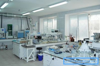 Laboratorium badające jakość wody. Laboratorium badające jakość wody.