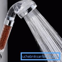 Aerator zraszacza oczyszcza wodę z zanieczyszczeń i wzbogaca ją w tlen Aerator zraszacza oczyszcza wodę z zanieczyszczeń i wzbogaca ją w tlen