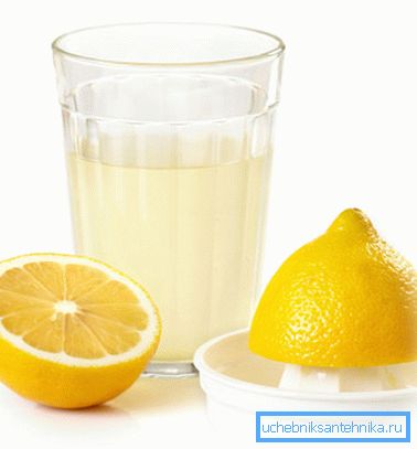 Sok cytrynowy rozpuszczony w wodzie służy jako doskonały aromat Sok cytrynowy rozpuszczony w wodzie służy jako doskonały aromat