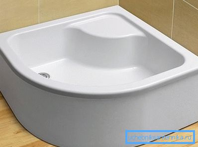 Amatorskie zdjęcie głębokiej tacy narożnej z małym siedziskiem Amatorskie zdjęcie głębokiej tacy narożnej z małym siedziskiem