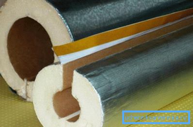 Między sobą połówki cylindra zapinane są taśmą samoprzylepną Między sobą połówki cylindra zapinane są taśmą samoprzylepną