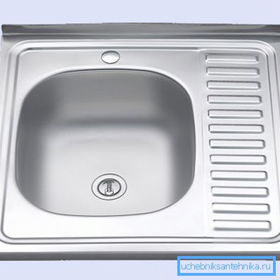 Model z głębokością miski 16 cm.