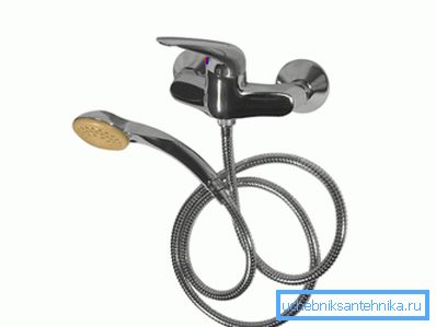 Model z zewnętrzną komorą mieszania wody. Model z zewnętrzną komorą mieszania wody.