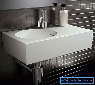 Modele małych rozmiarów są odpowiednie do montażu w małych łazienkach i toaletach. Modele małych rozmiarów są odpowiednie do montażu w małych łazienkach i toaletach.