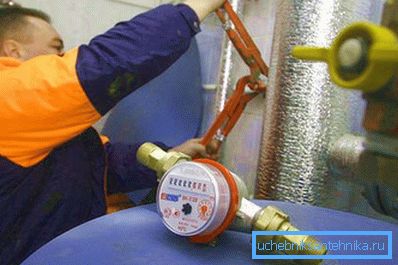 Licznik może być zainstalowany tylko przez specjalistę.