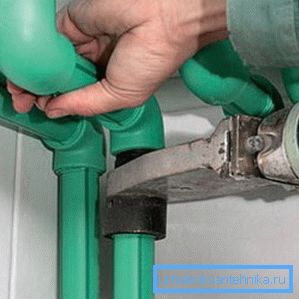 Instalacja rur może być wykonana niezależnie Instalacja rur może być wykonana niezależnie