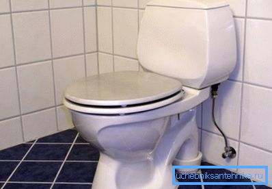 Montaż muszli klozetowej systemu zwartego na podłodze z płytki ceramicznej. Montaż muszli klozetowej systemu zwartego na podłodze z płytki ceramicznej.