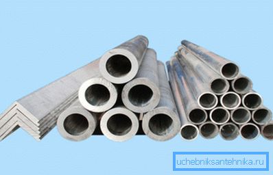 To zdjęcie pokazuje anodowaną aluminiową rurkę.