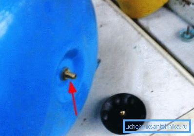 Na zdjęciu - szpula zbiornika hydraulicznego Na zdjęciu - szpula zbiornika hydraulicznego