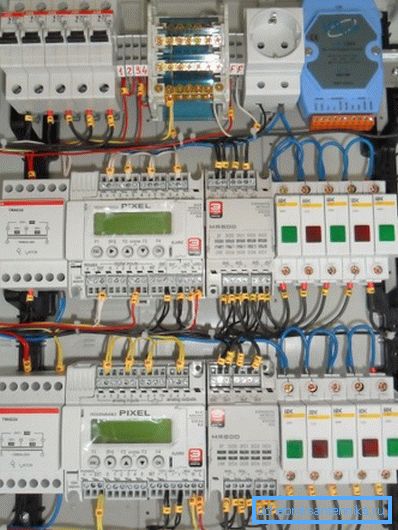 Na zdjęciu - automatyczna wentylacja dla 4 instalacji. Na zdjęciu - automatyczna wentylacja dla 4 instalacji.