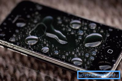 Na zdjęciu jest iPhone, który właśnie był w toalecie. Na zdjęciu jest iPhone, który właśnie był w toalecie.