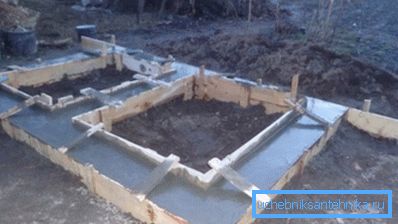 Na zdjęciu - betonowanie jest zakończone. Na zdjęciu - betonowanie jest zakończone.