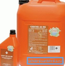 Na zdjęciu - odczynniki chemiczne do czyszczenia instalacji grzewczej Na zdjęciu - odczynniki chemiczne do czyszczenia instalacji grzewczej