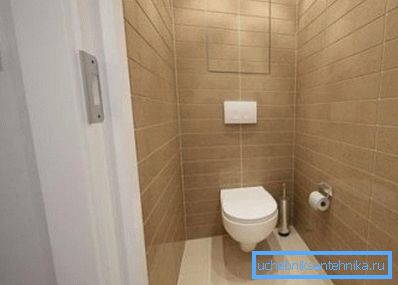 Na zdjęciu wiszące WC w połączeniu z fałszywą ścianą Na zdjęciu wiszące WC w połączeniu z fałszywą ścianą