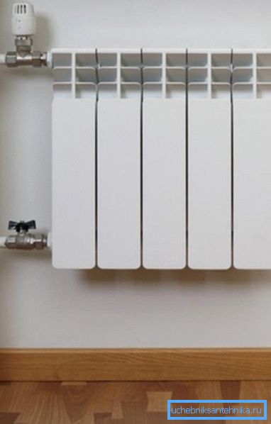 Na zdjęciu - przykład prawidłowej instalacji termostatu