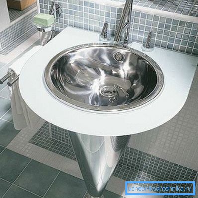 Zdjęcie pokazuje przykład udanego zastosowania wyrobów sanitarnych ze stali nierdzewnej. Zdjęcie pokazuje przykład udanego zastosowania wyrobów sanitarnych ze stali nierdzewnej.