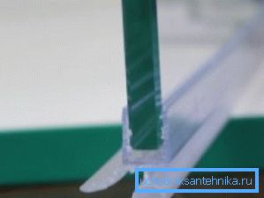 Na zdjęciu - uszczelka zainstalowana na szkle